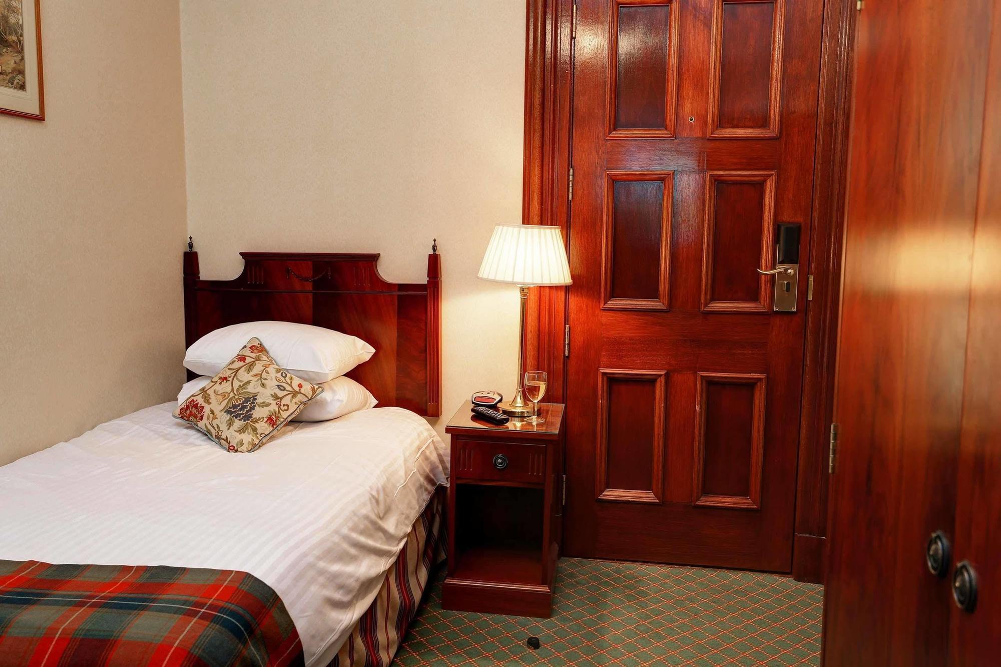 לנרק Best Western Cartland Bridge Hotel חדר תמונה